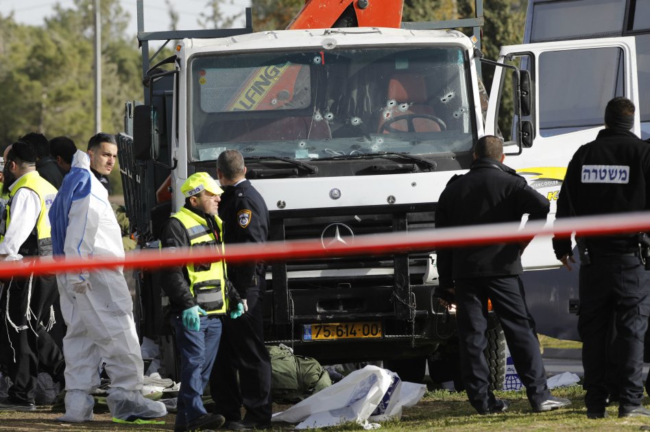 Cuatro soldados israelíes mueren en Jerusalén en ataque «inspirado por el EI»