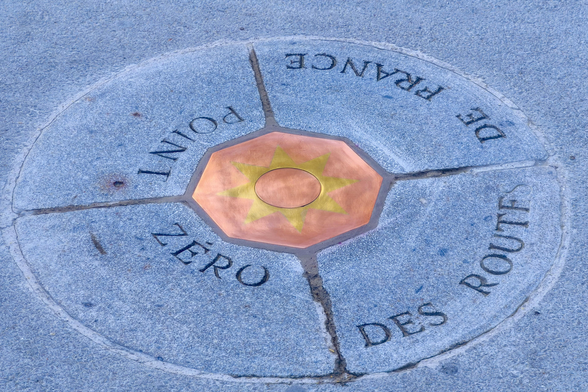 El nuevo kilómetro cero de Francia reluce junto a la catedral de Notre Dame