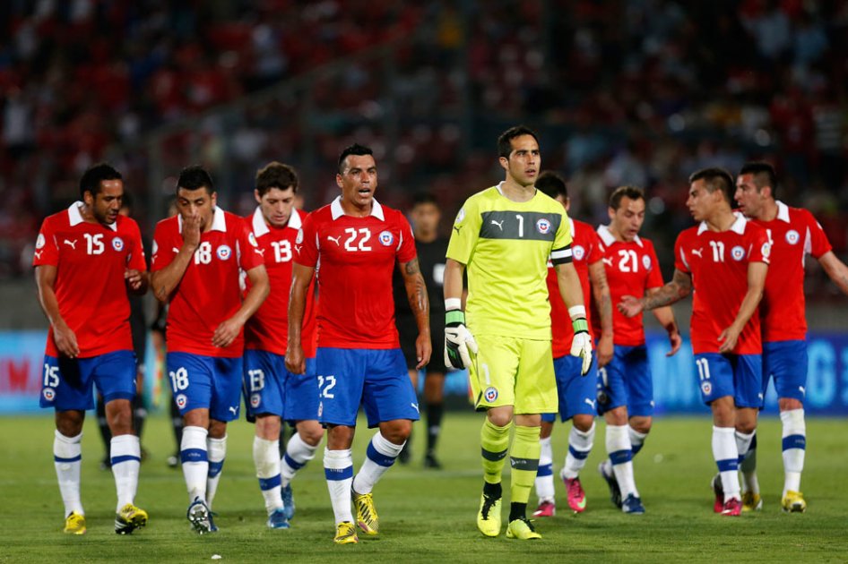 Chile vuelve a la pelea mundialista tras ganar a Uruguay
