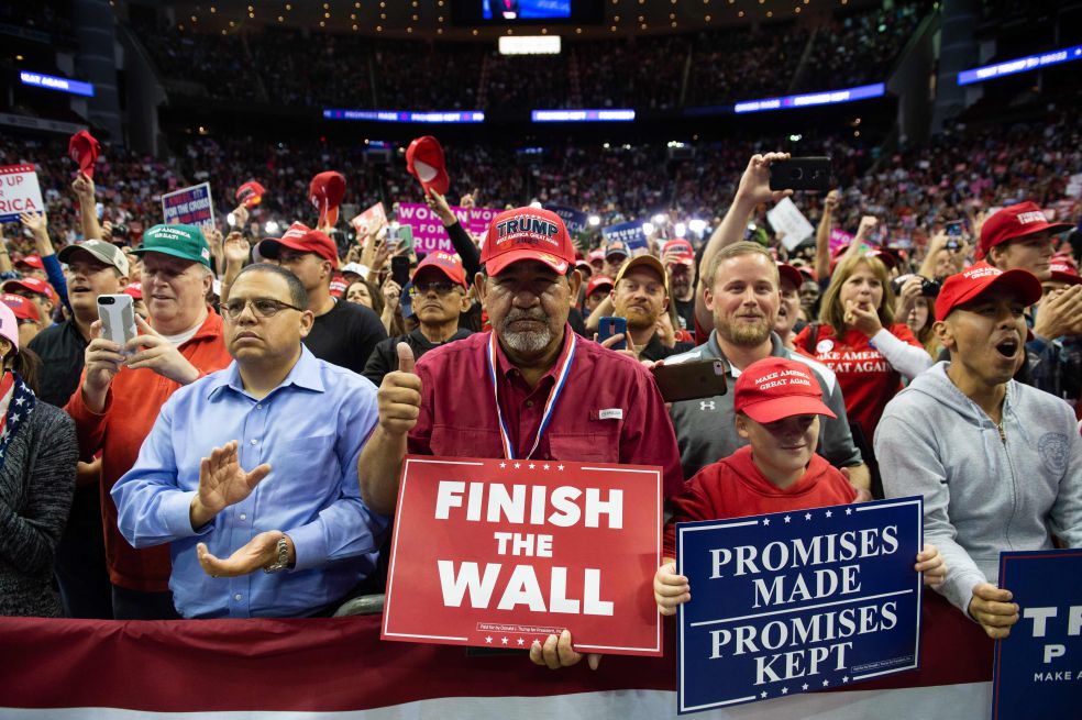 Cómo la caravana migrante se convirtió en una estrategia electoral de Trump