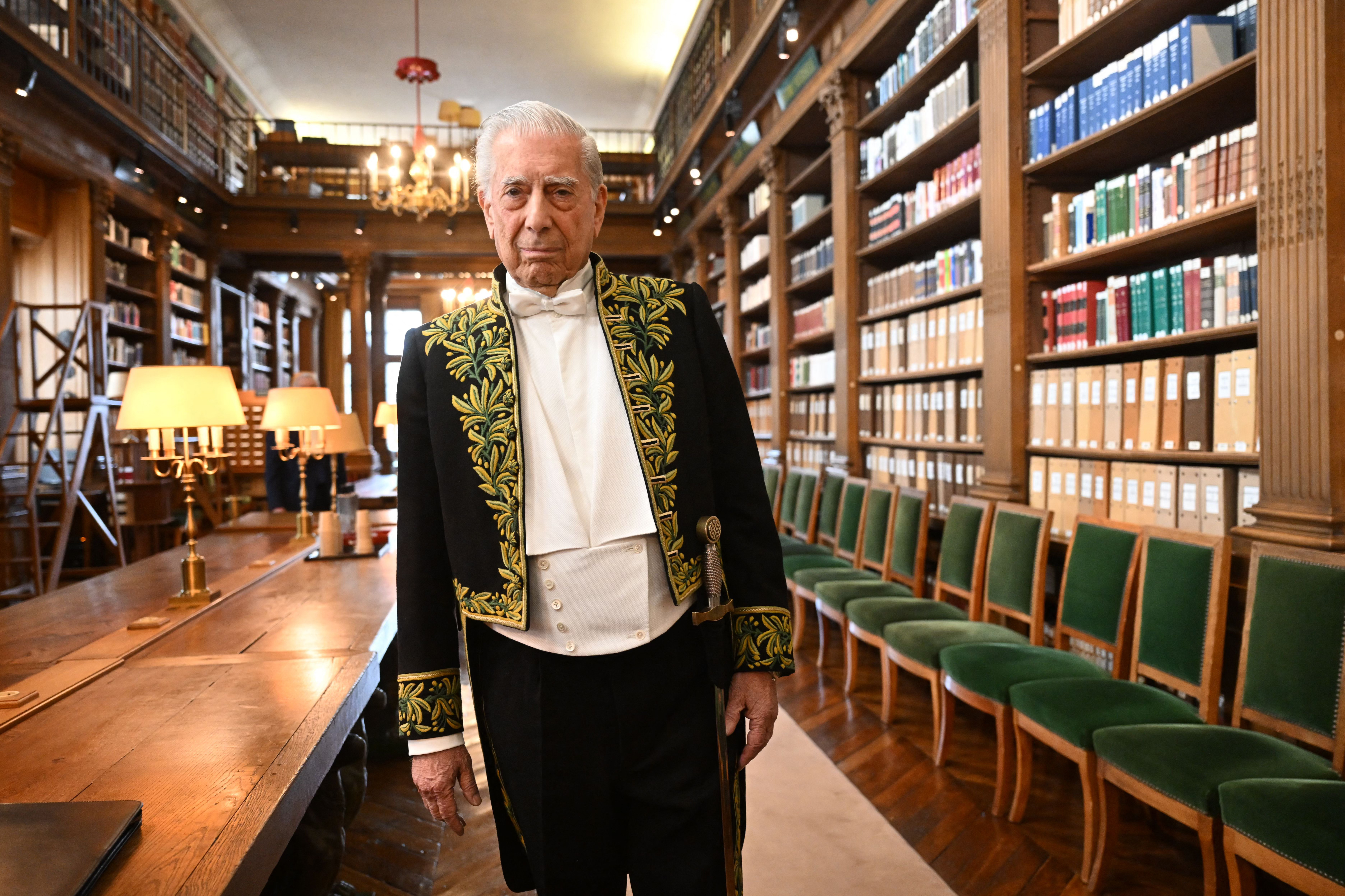 “En Francia me empecé a sentir un escritor peruano”: Vargas Llosa en la Academia