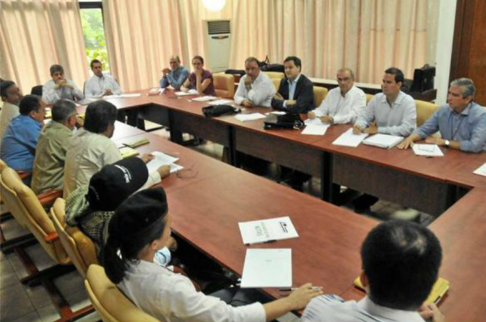 Gobierno y Farc presentan primer informe tras siete meses de diálogos
