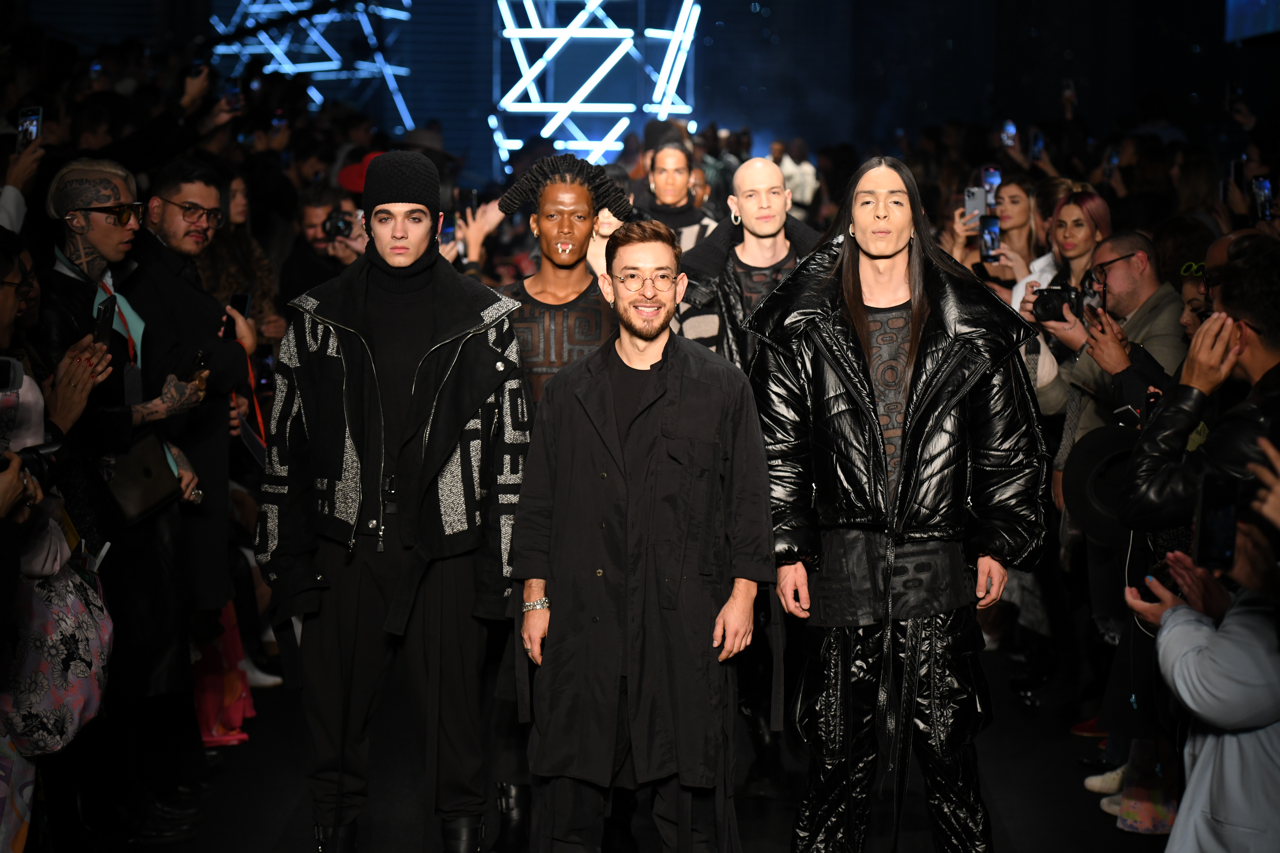 Cubel es una marca liderada por el diseñador Humberto Cubides, quien tiene más de 10 años de experiencia en la industria de la moda.