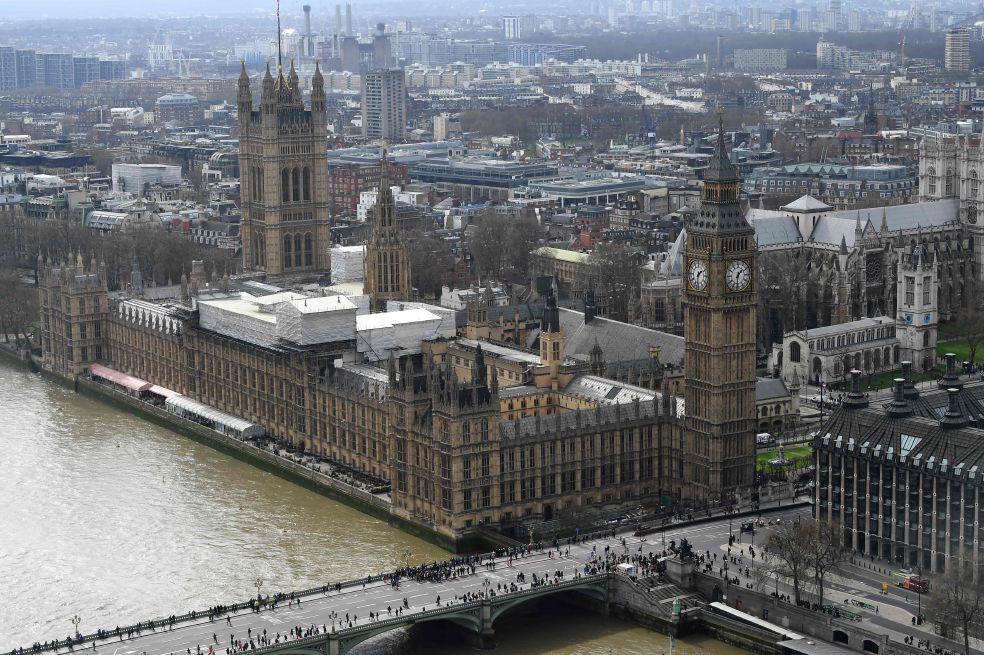 ¡Se cae el Parlamento británico!