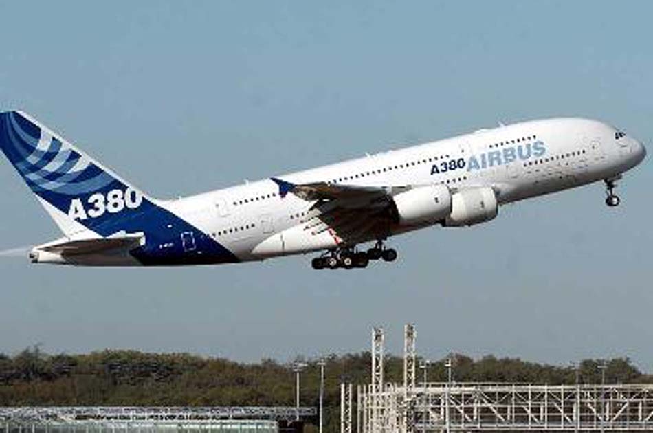 China comprará 60 aviones Airbus tras visita de Hollande a Pekín