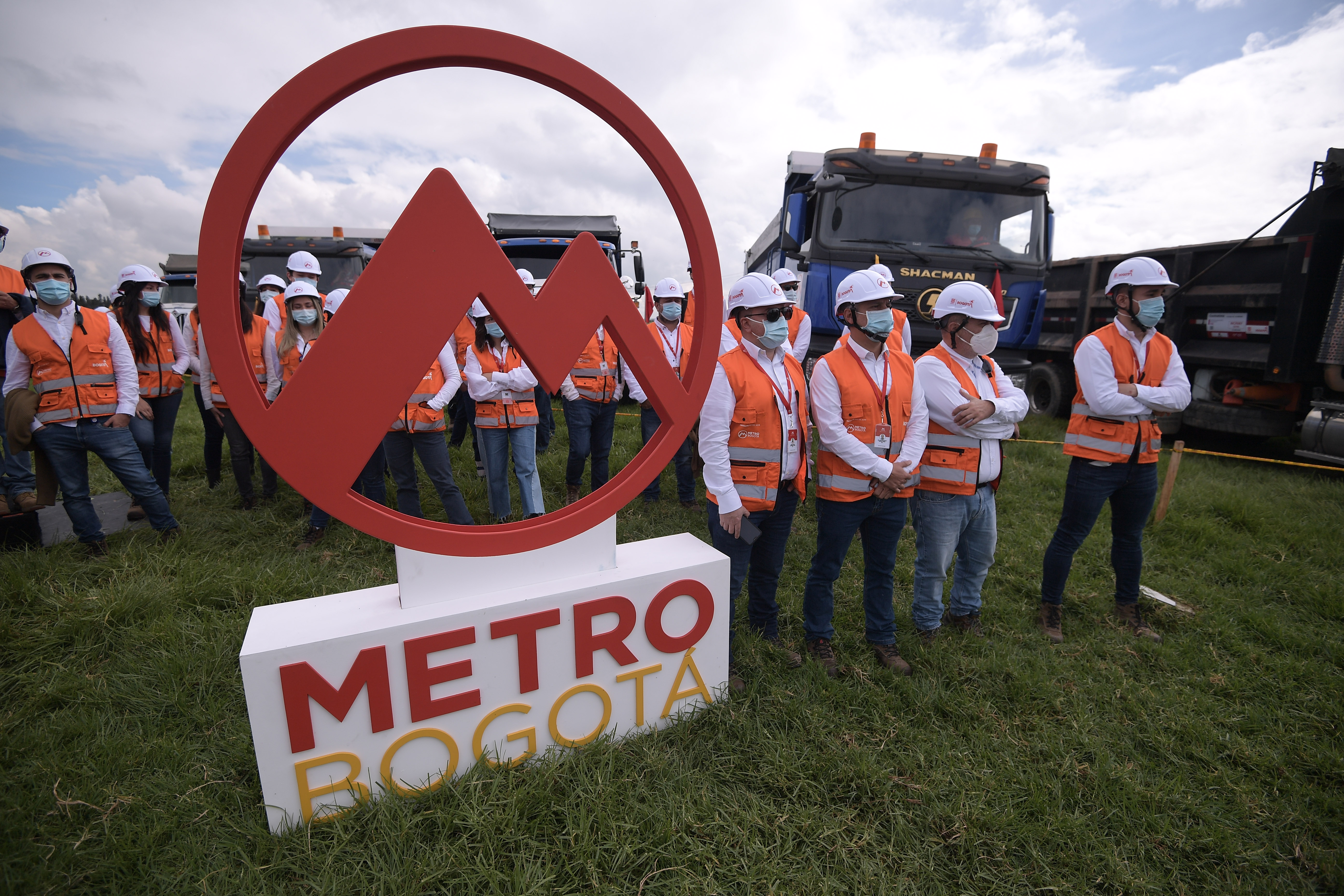 Megaproyectos y deuda: ¿Cómo   golpea  a Bogotá la disparada del dólar?
