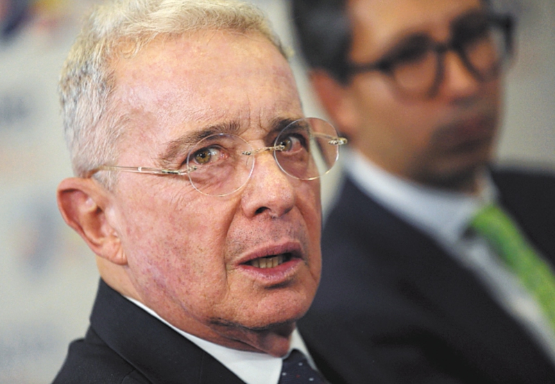 Álvaro Uribe Vélez fue denunciado ante la justicia Argentina por los falsos positivos, amparando el principio de jurisdicción universal