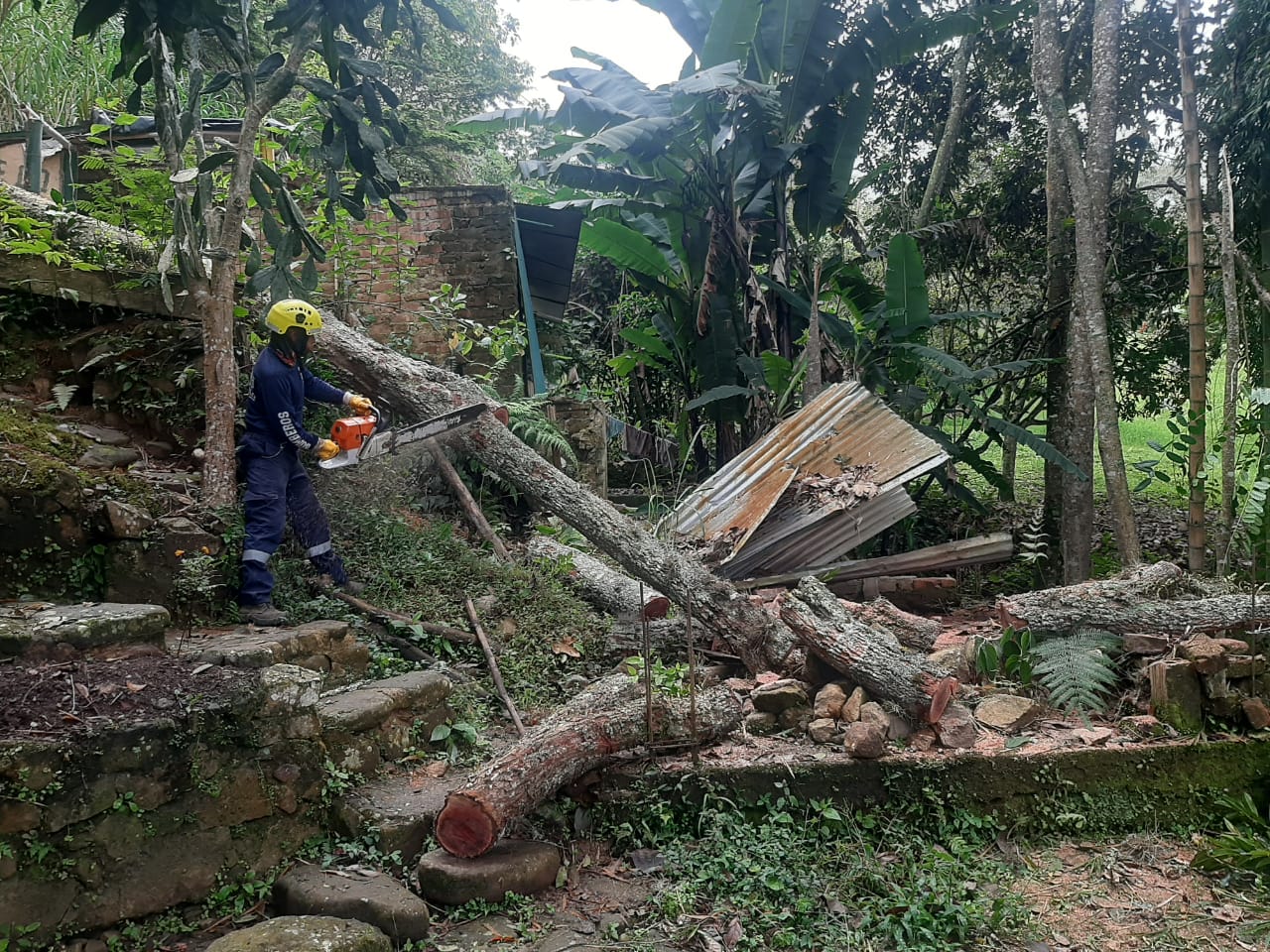 Un desaparecido y un herido deja desbordamiento de quebrada en La Mesa (Cundinamarca)
