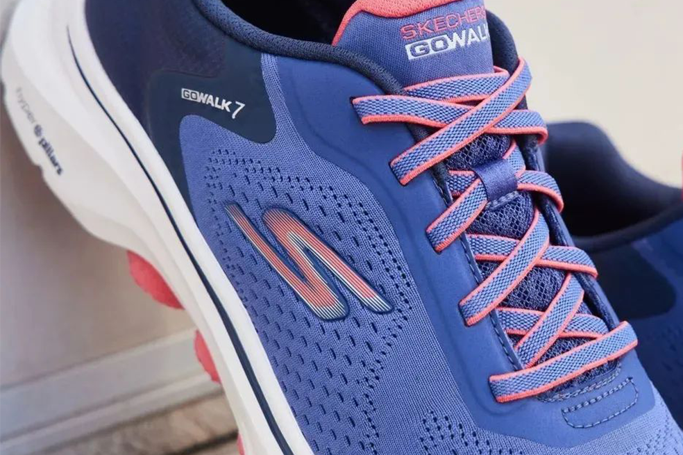 Skechers presenta su colección de calzado y ropa para caminar