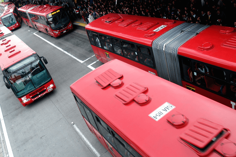 Siguen protestas de trabajadores de Transmilenio