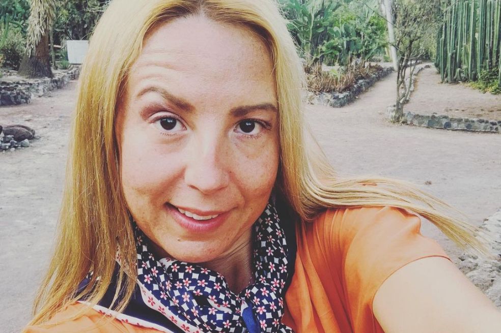 Esto cuesta un saludo de Mafe Walker, la mujer que habla con alienígenas