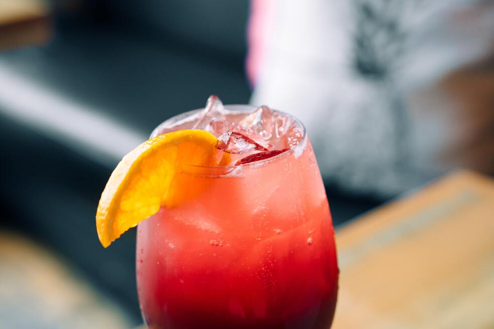 Sangría y coctel de mango: las recetas para recibir 2023 en familia