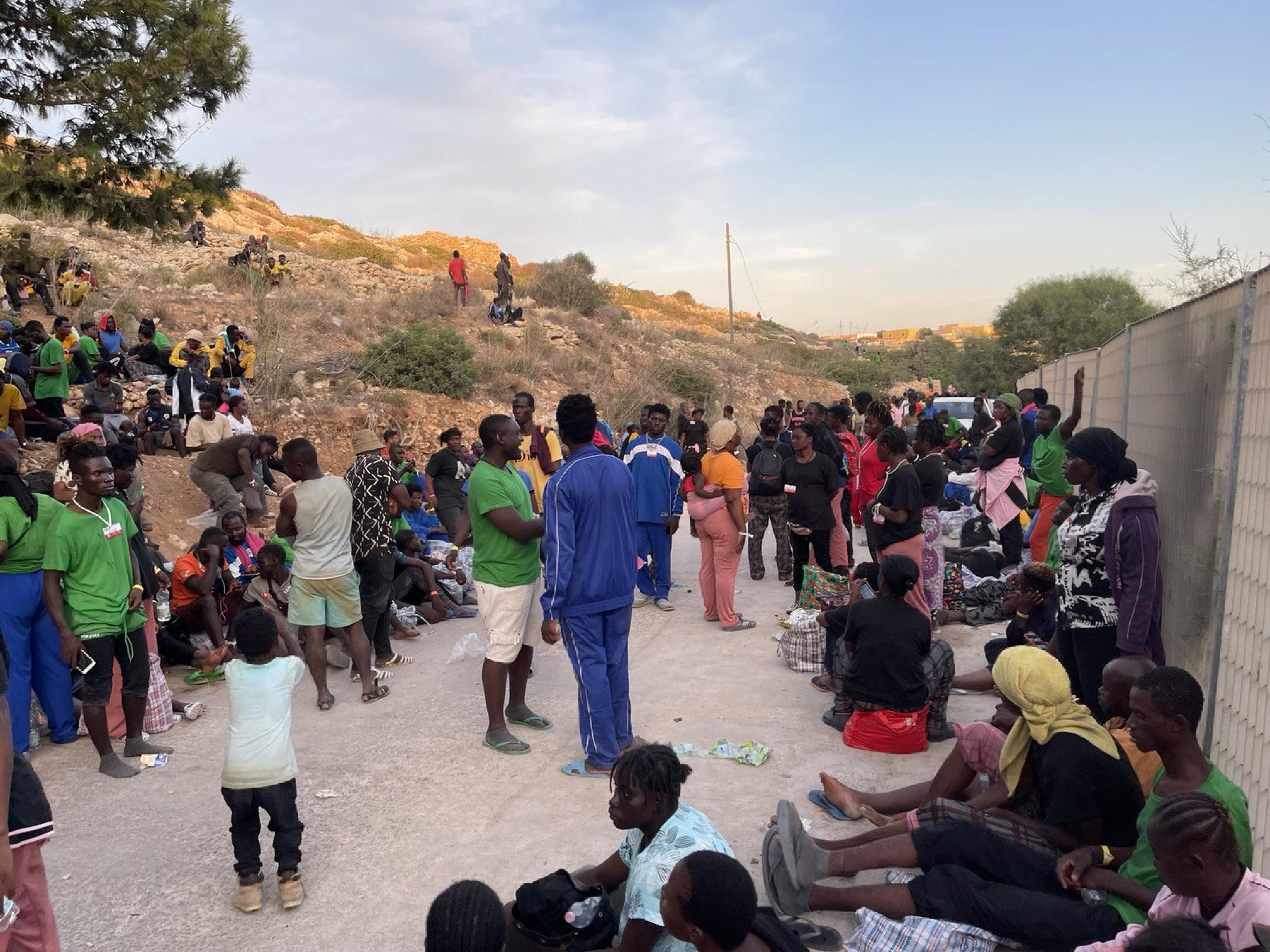 Lampedusa, de nuevo en crisis: desmanes tras la llegada de miles de migrantes