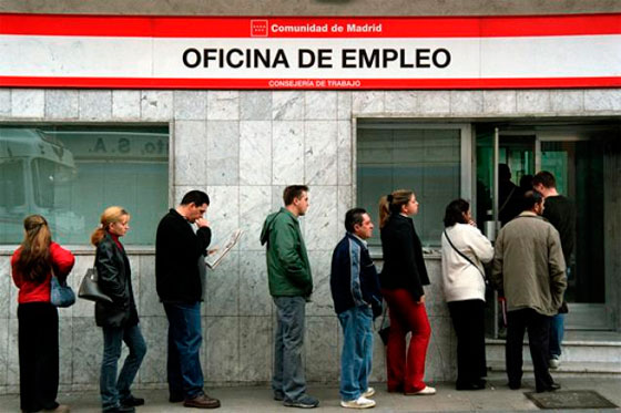 Gobierno español aprueba la ayuda a desempleados