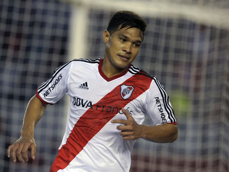 Teo Gutiérrez marcó doblete en el triunfo de River sobre Godoy Cruz