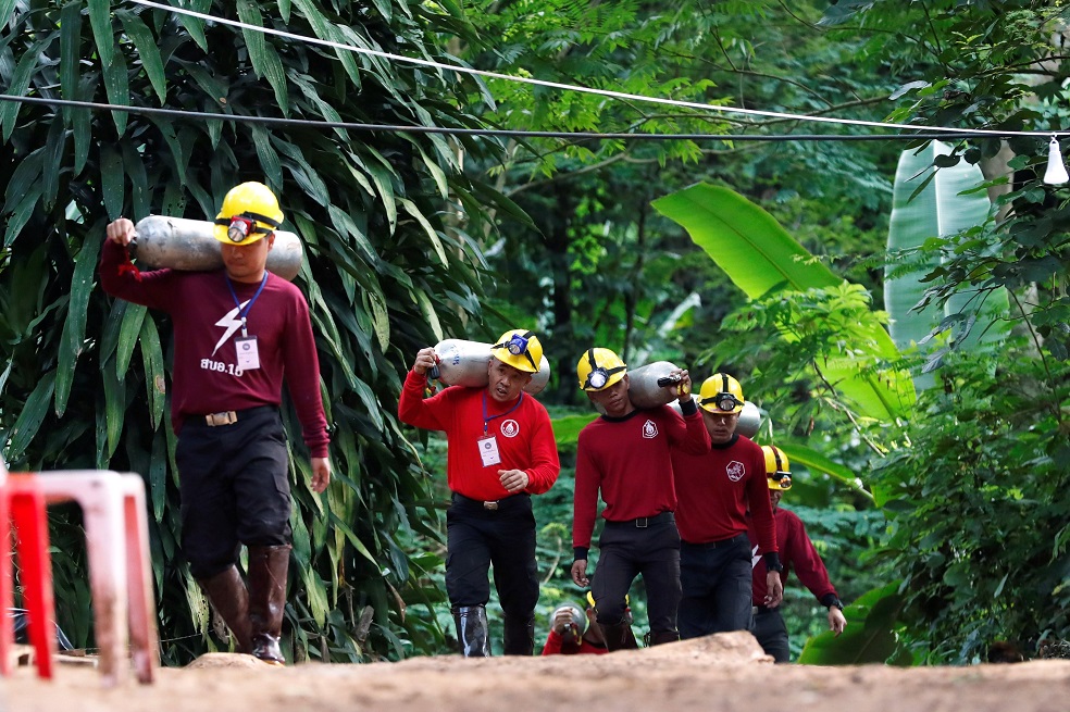 Los campesinos en Tailandia sacrifican sus cultivos por los niños de la cueva