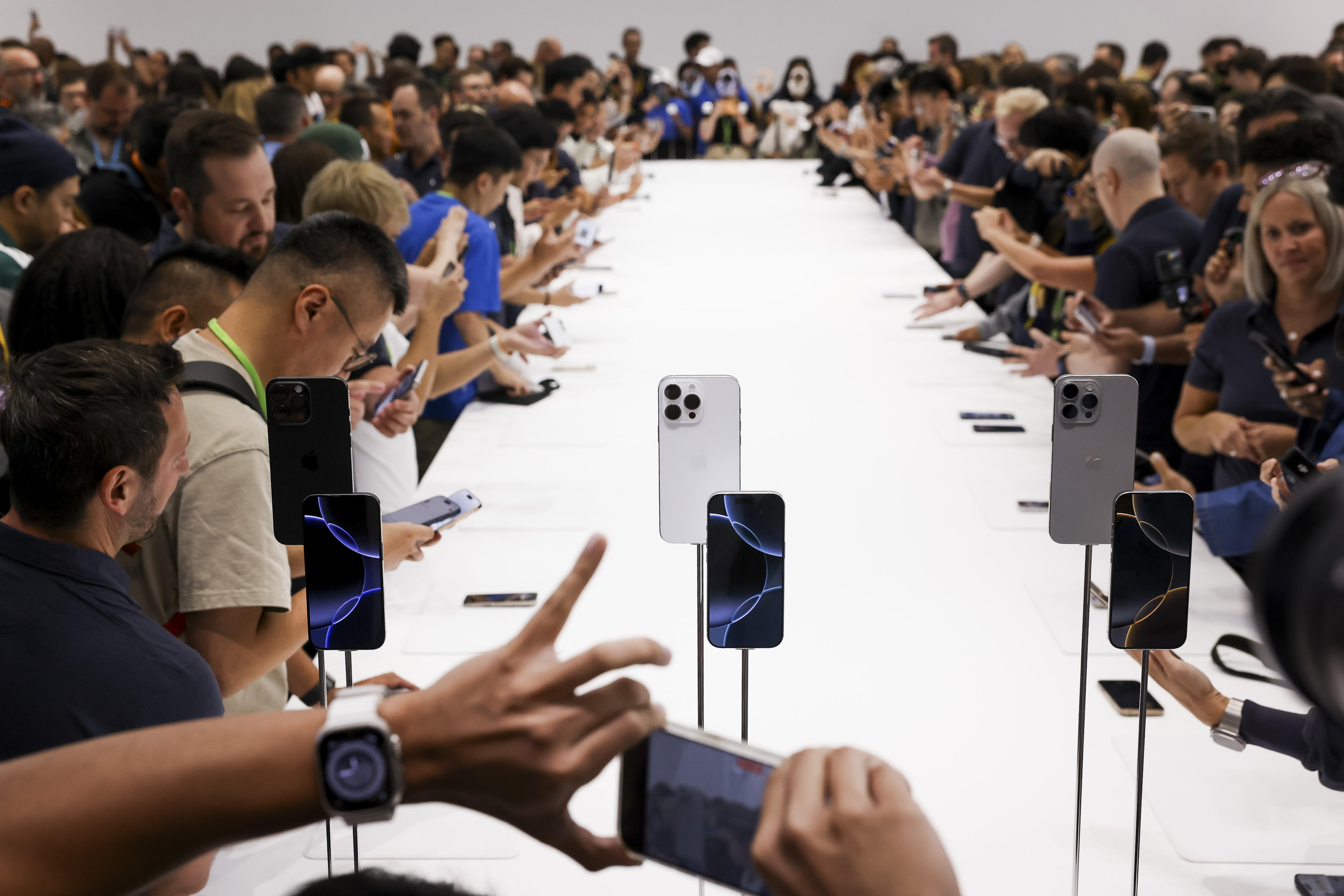 ¿Cuánto cuestan los nuevos iPhone 16 presentados por Apple?