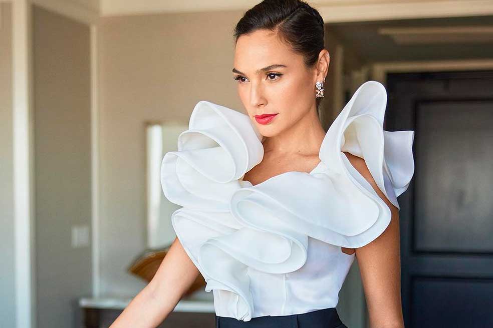 Gal Gadot es criticada por escribir: “Israel merece vivir como una nación libre y segura, nuestros vecinos merecen lo mismo”
