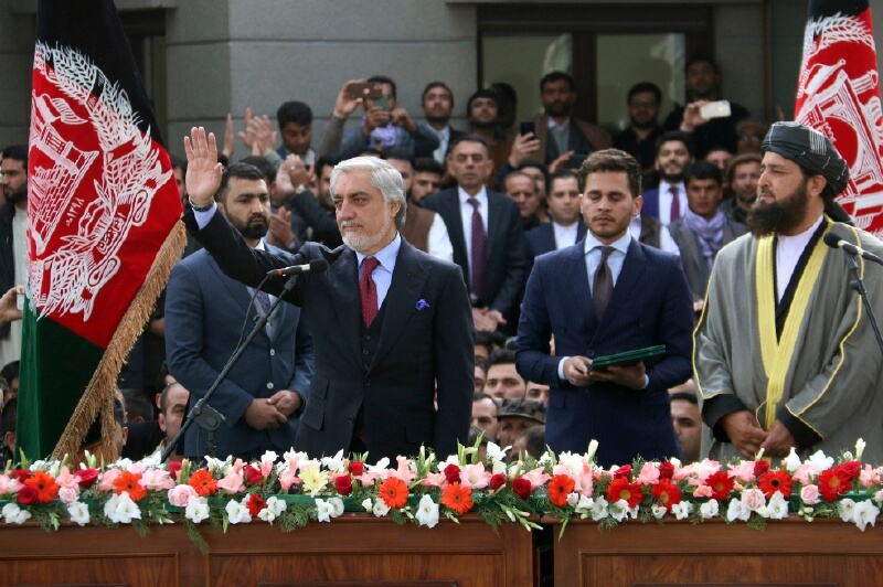 Abdullah Abdullah se posesionó como presidente de Afganistán el mismo día que su rival, Ashraf Ghani.   / AP