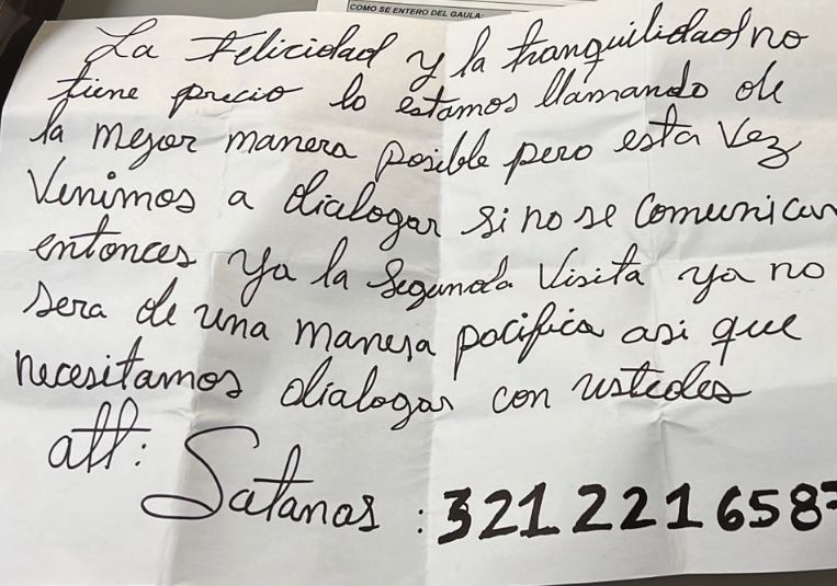 El grupo delincuencial enviaba panfletos para extorsionar a las víctimas.