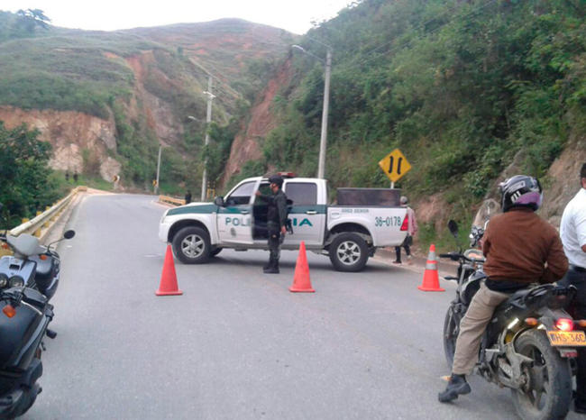 Cierran paso en vía Ocaña – Aguas Claras por presencia de artefacto explosivo