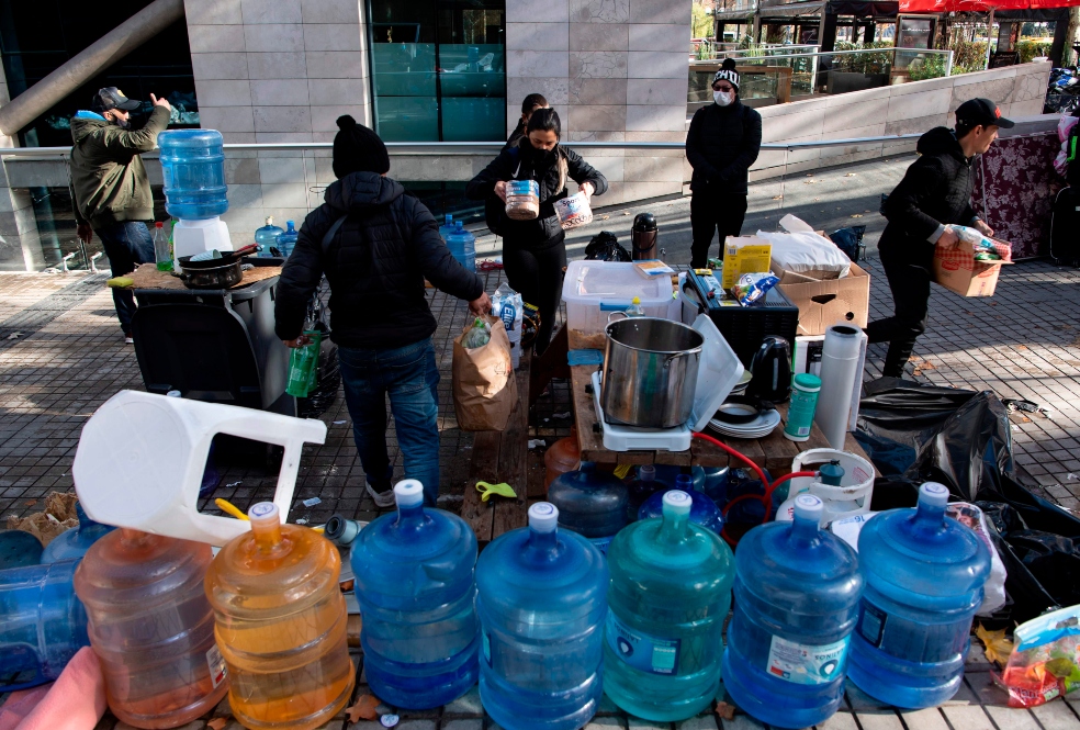 El campamento llegó a tener cerca de 400 personas, que recibían ayuda de la comunidad.