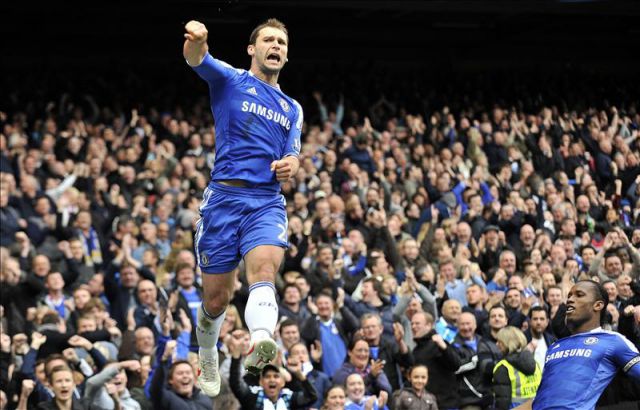 Chelsea renovó contrato de Ivanovic hasta 2017