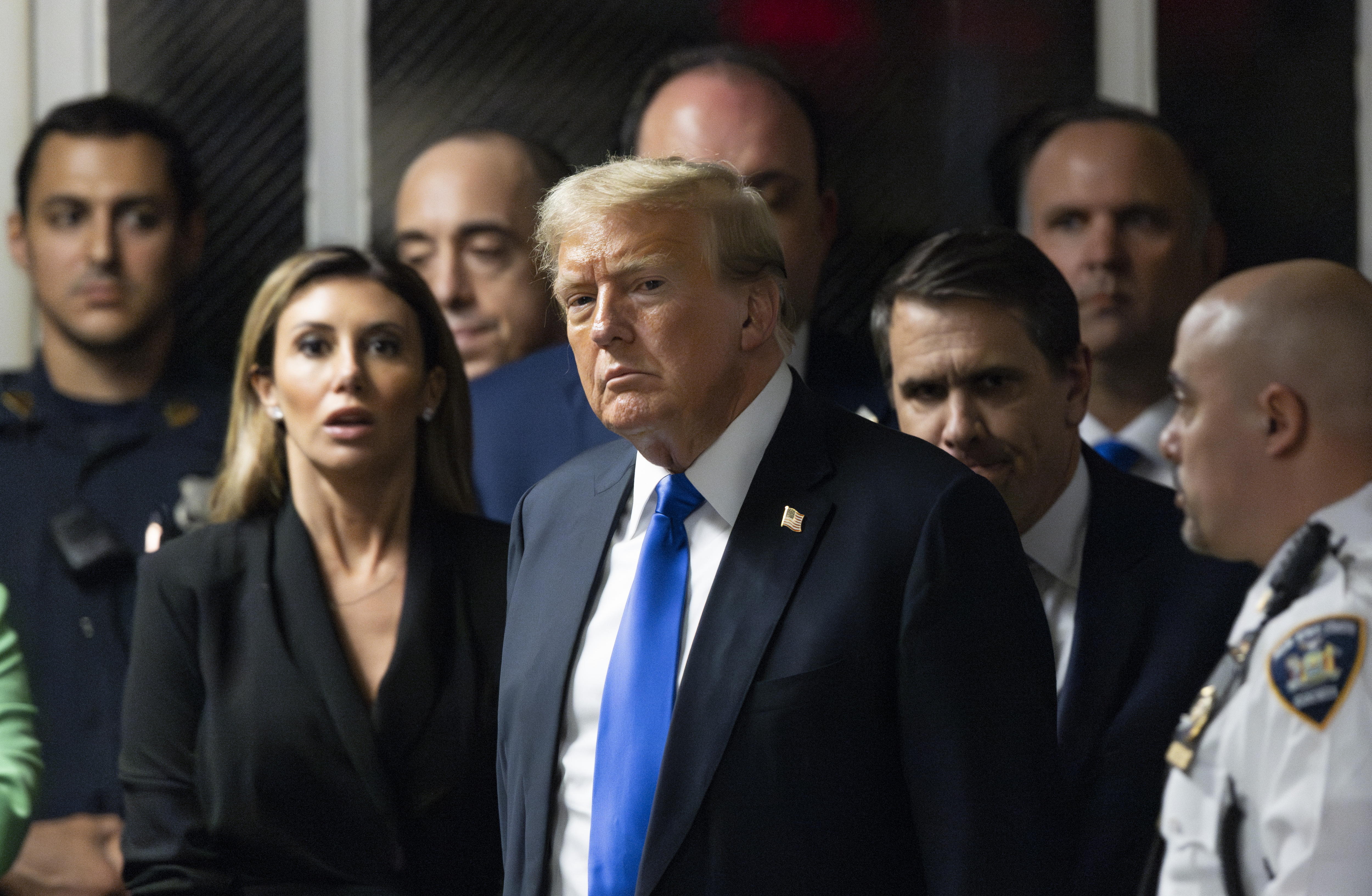 New York (United States), 30/05/2024.- Former US President Donald Trump (C) after a jury found him guilty of all 34 felony counts in his criminal trial at New York State Supreme Court in New York, New York, USA, 30 May 2024. Trump faced 34 felony counts of falsifying business records related to payments made to adult film star Stormy Daniels during his 2016 presidential campaign. (tormenta, Nueva York) EFE/EPA/JUSTIN LANE / POOL