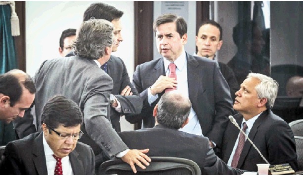 El ministro Cristo, ayer en la Comisión Primera del Senado, donde se debate el reequilibrio de poderes. / Mininterior