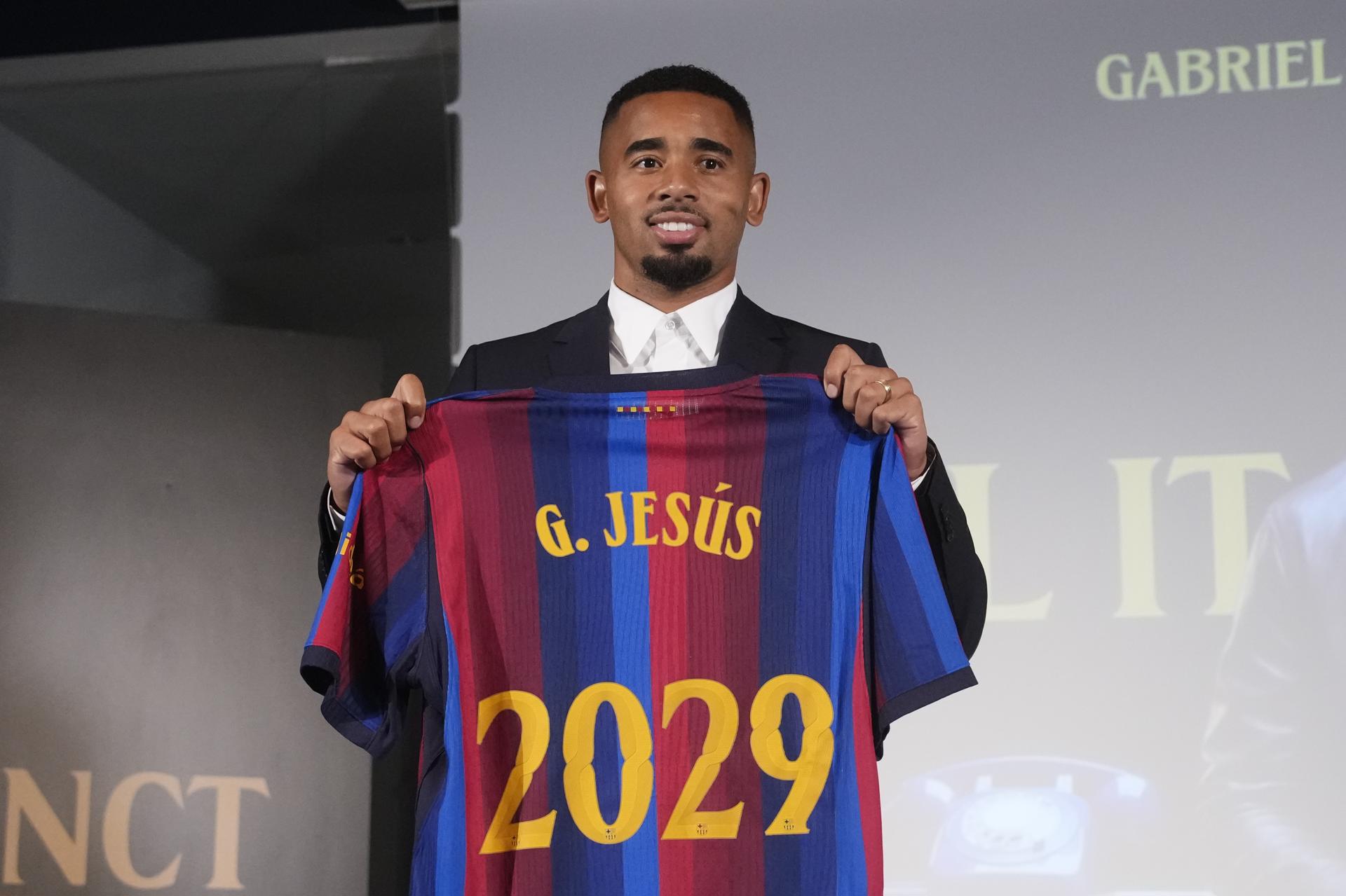 Barcelona anunció a Gabriel Jesús tras la imposibilidad de fichar a Julián Álvarez