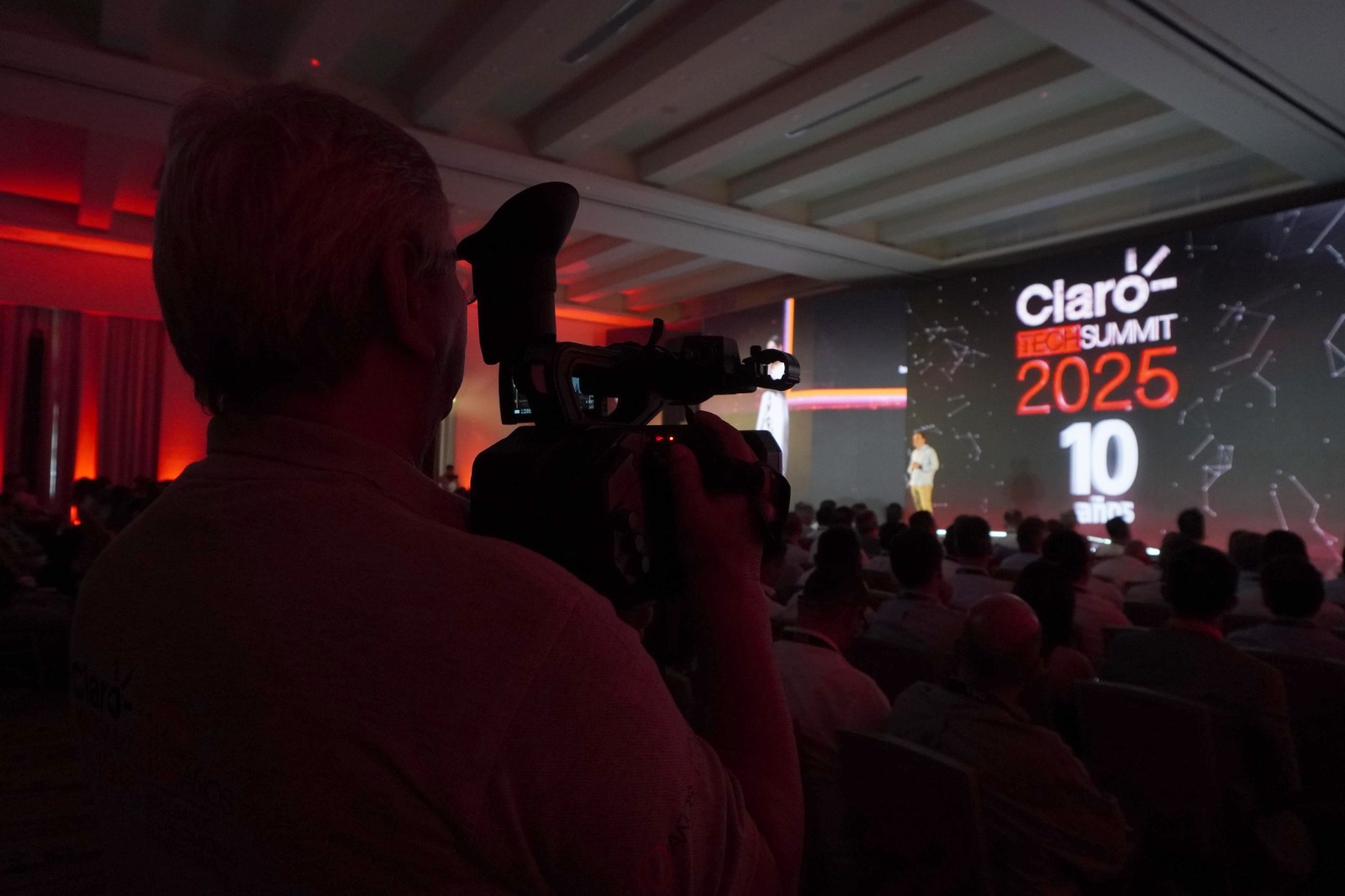 Claro dice que su aplicación ahora alberga todo un centro comercial