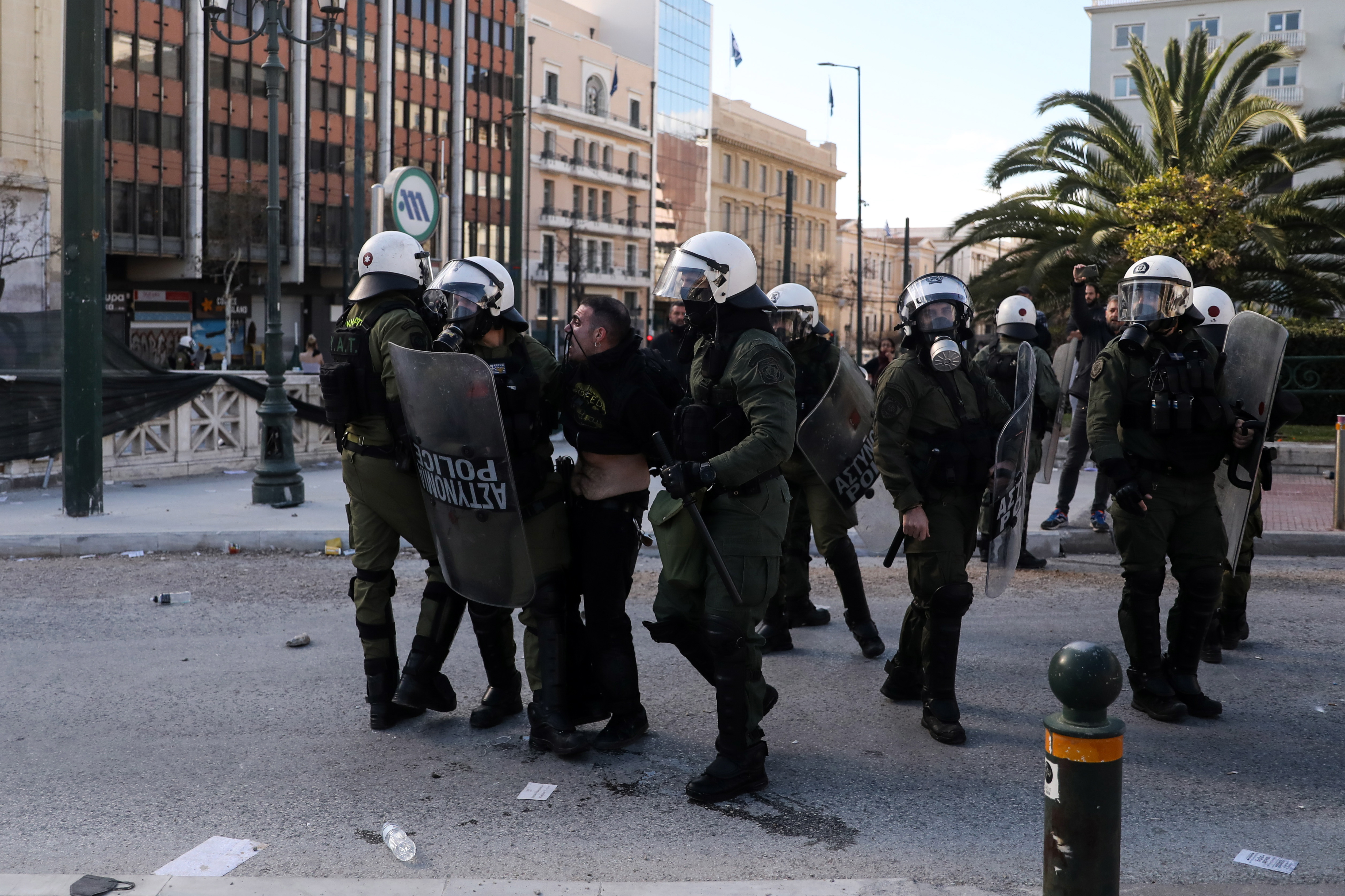 Grecia: 65.000 manifestantes protestan contra el gobierno por accidente de trenes