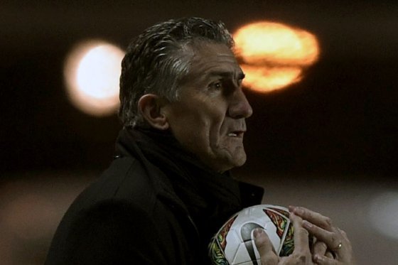 ‘Patón’ Bauza viajó a Barcelona, donde emprenderá la operación retorno de Messi