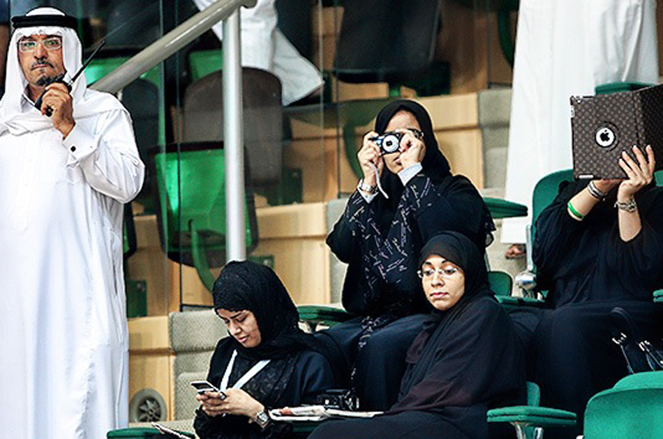 Mujeres podrían entrar a estadios de fútbol saudíes