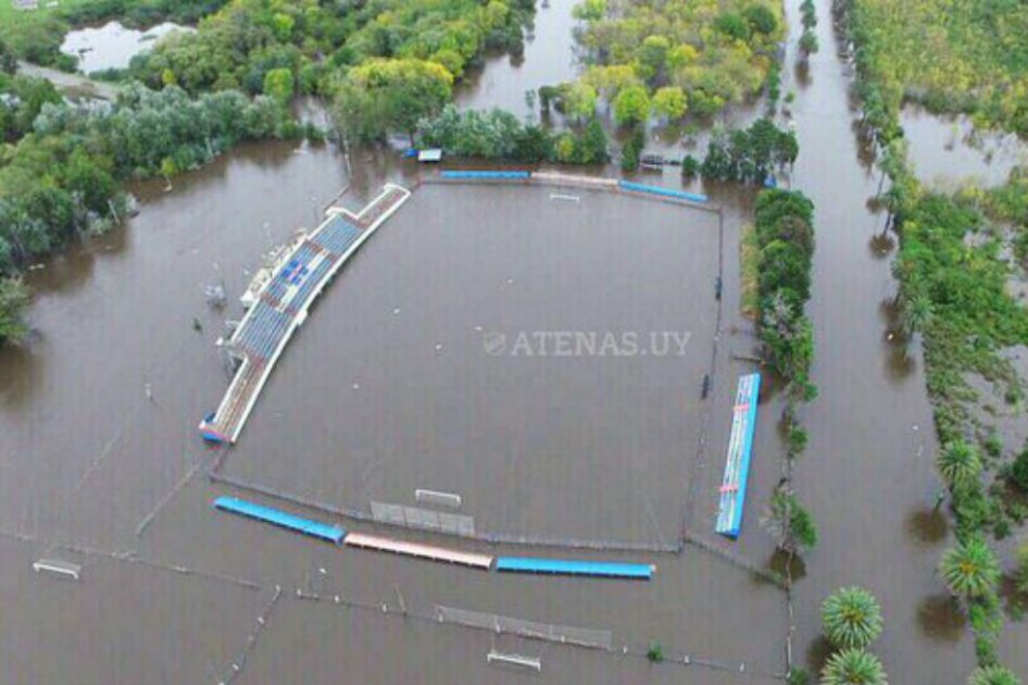 Estadio de Uruguay completamente bajo el agua por fuertes lluvias