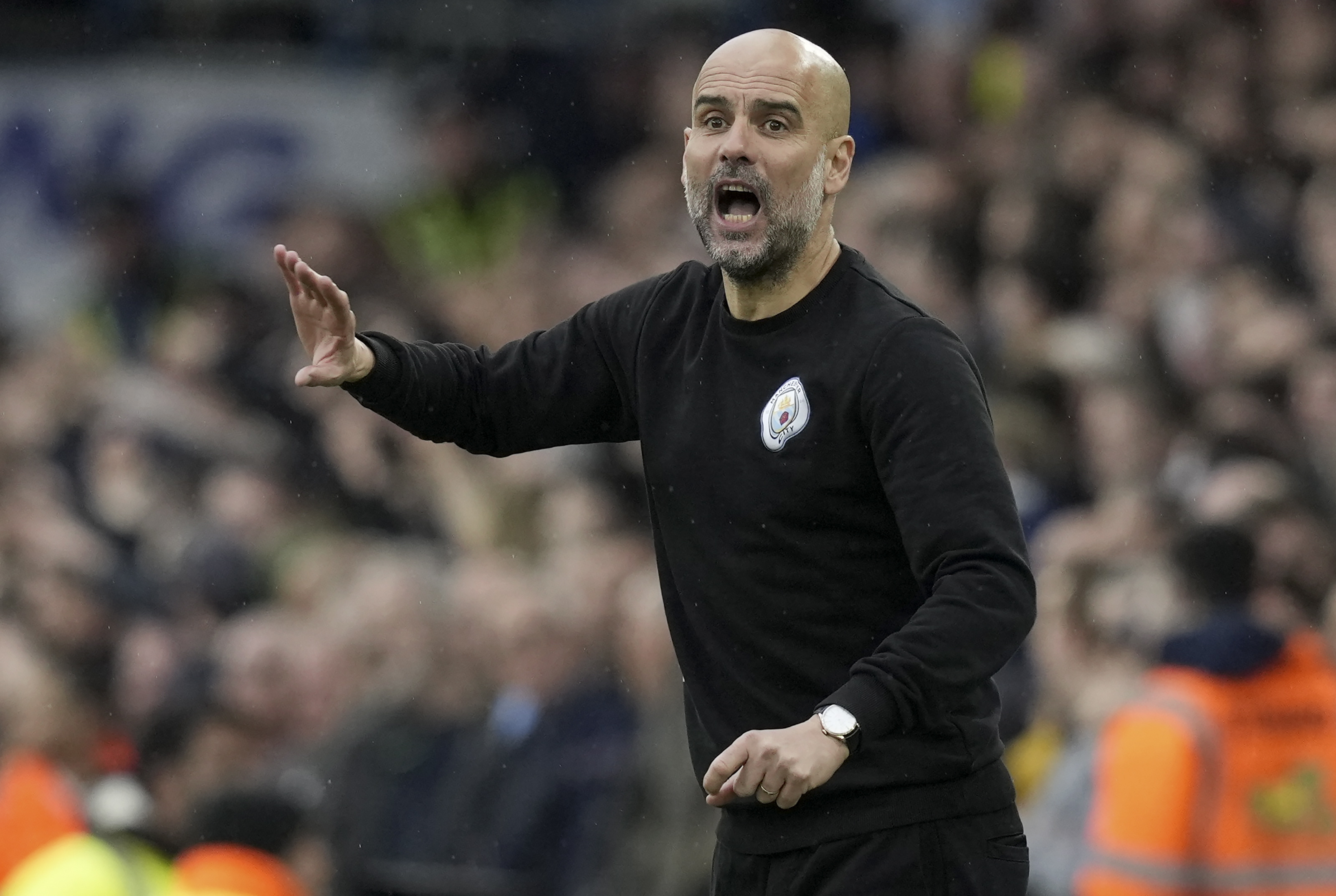 Leeds (United Kingdom), 30/04/2022.- Manchester City manager Pep Guardiola reacts during the English Premier League soccer match between Leeds United and Manchester City in Leeds, Britain, 30 April 2022. (Reino Unido) EFE/EPA/Andrew Yates EDITORIAL USE ONLY. No use with unauthorized audio, video, data, fixture lists, club/league logos or 'live' services. Online in-match use limited to 120 images, no video emulation. No use in betting, games or single club/league/player publications