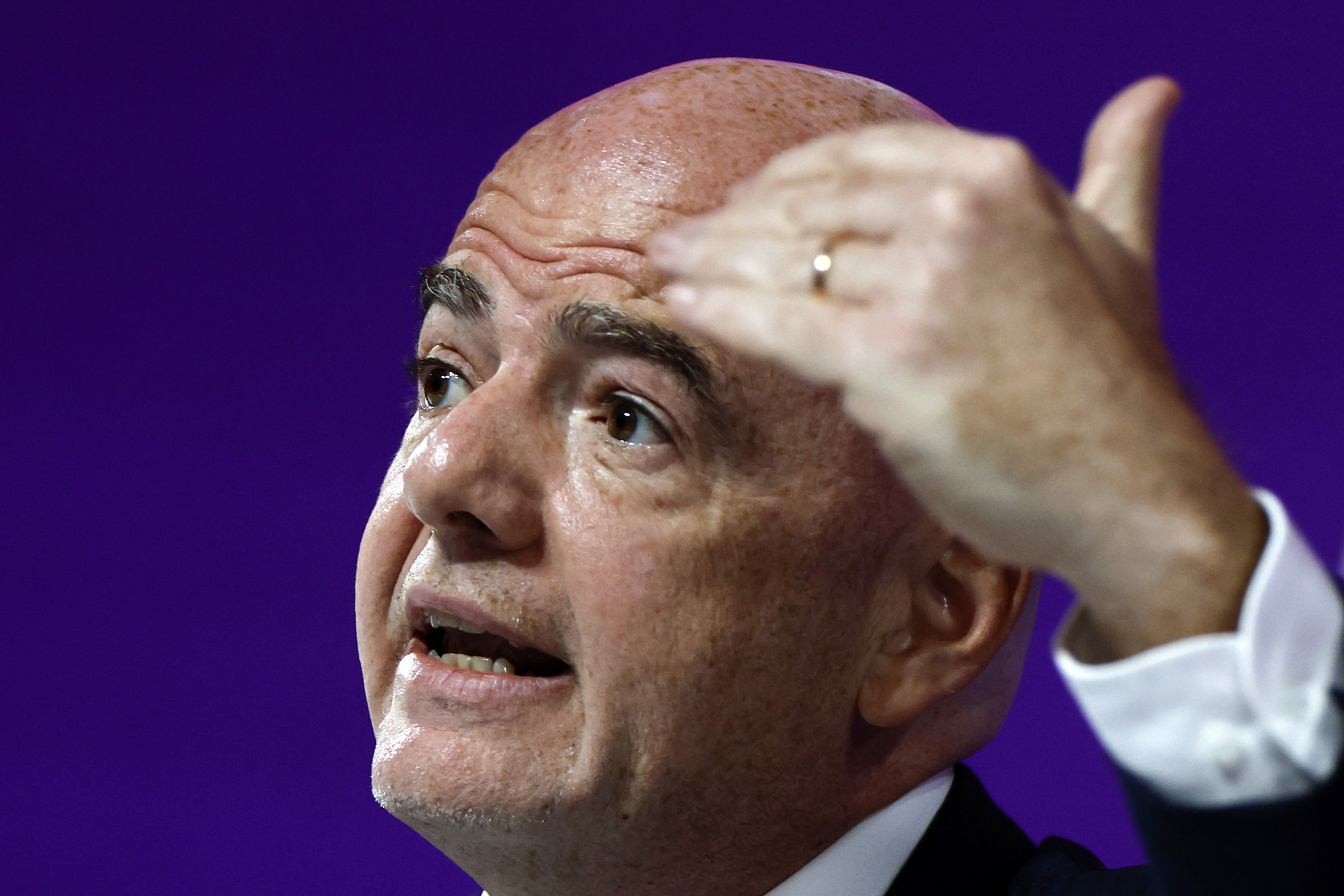DOHA, 16/12/2022.- El suizo Gianni Infantino, presidente de la FIFA, destacó el "gran éxito" del Mundial de Qatar 2022 a falta de que se disputen dos partidos, el Croacia-Marruecos, por el tercer puesto, y la final, Argentina-Francia, este viernes en Doha. EFE/ Alberto Estévez
