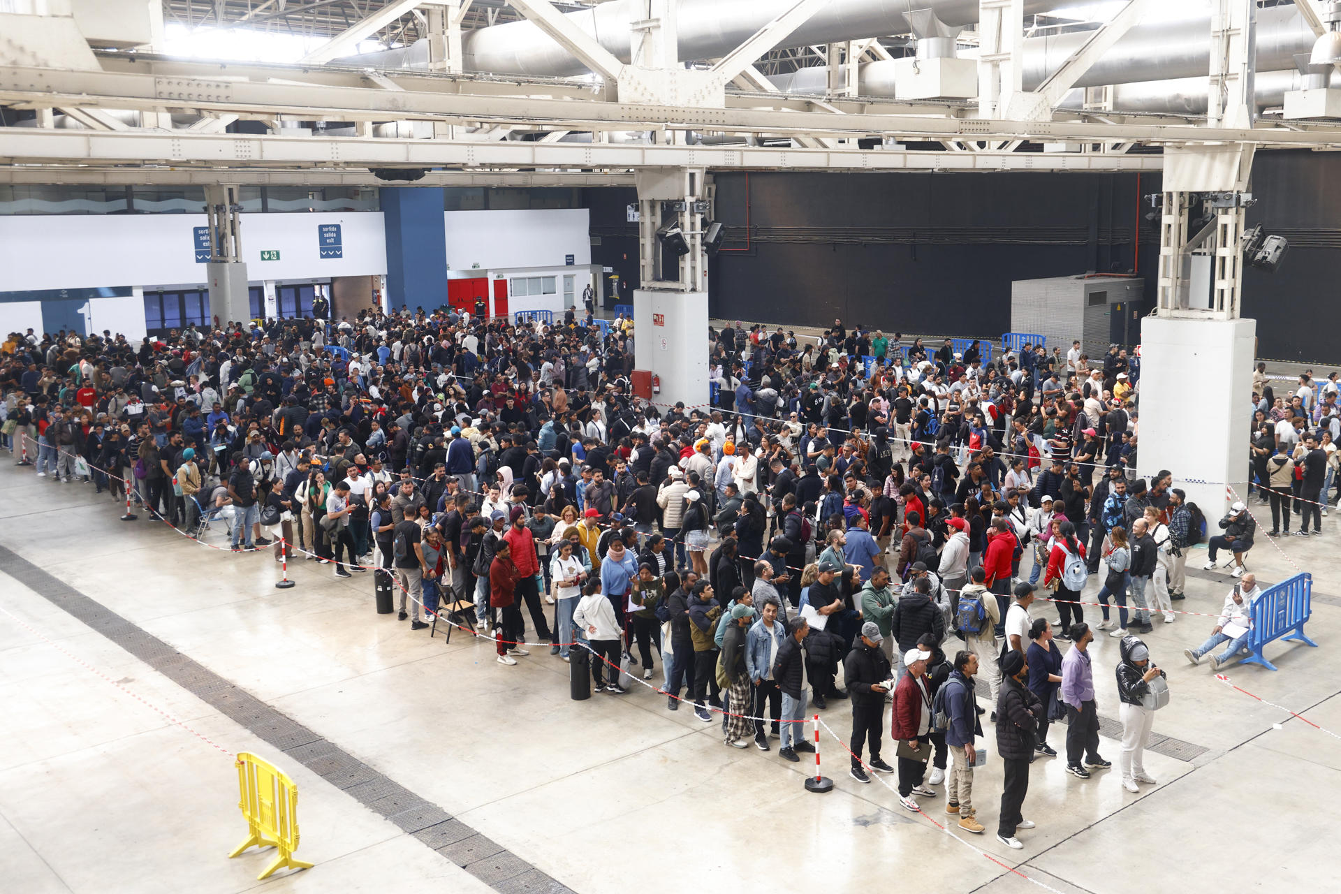Colombianos ayudan en la regularización de migrantes en España: “Es vital resolver esto”