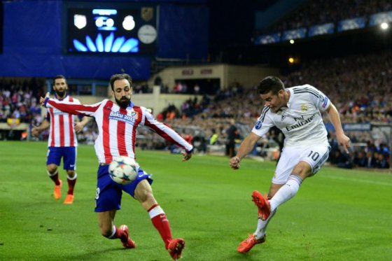 James Rodríguez durante un derbi contra el Atlético de Madrid. Foto: AFP