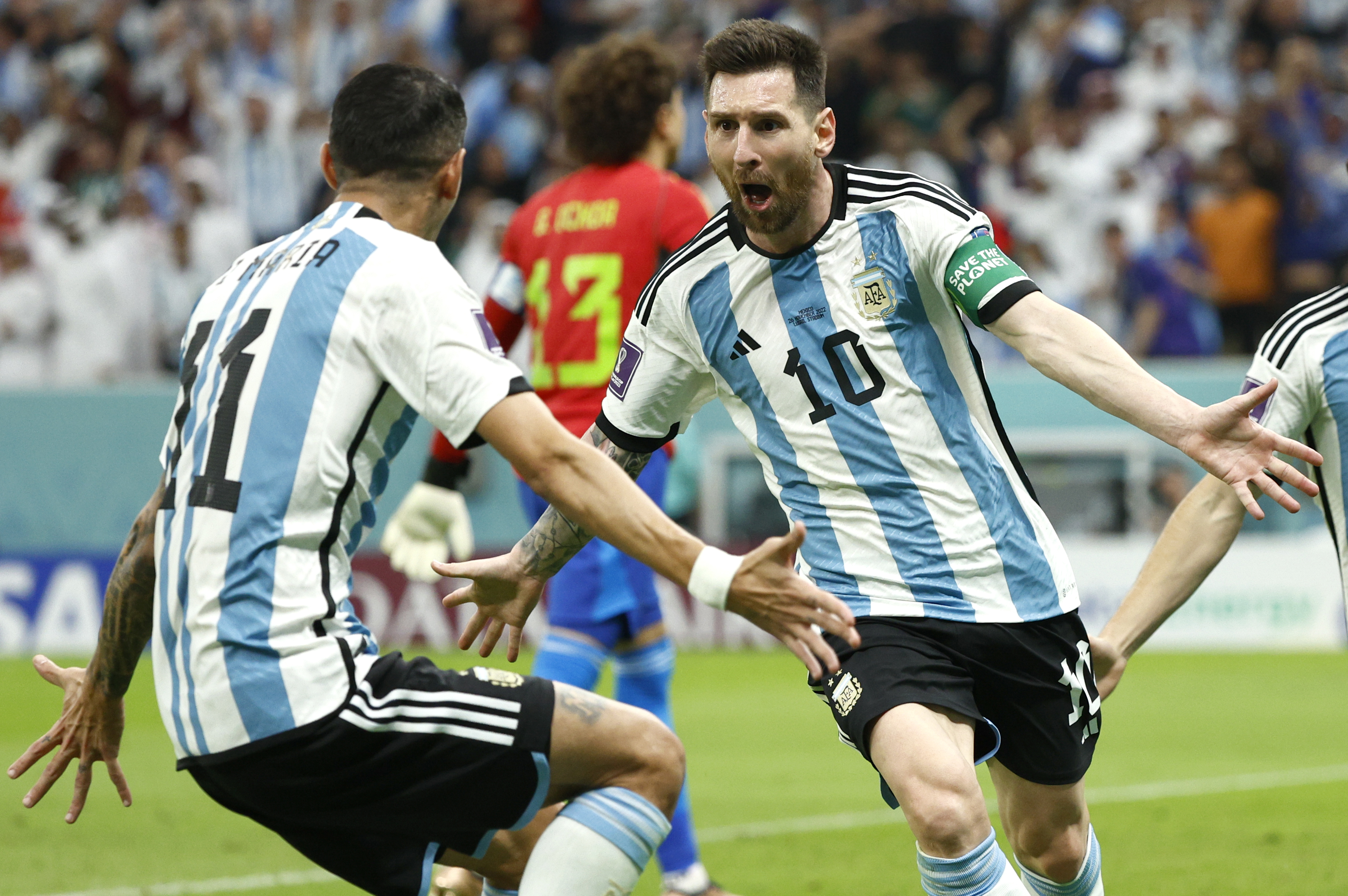 GR6004. LUSAIL (CATAR), 26/11/2022.- Lionel Messi de Argentina celebra su gol hoy, en un partido de la fase de grupos del Mundial de Fútbol Qatar 2022 entre Argentina y México en el estadio de Lusail (Catar). EFE/ Rodrigo Jiménez