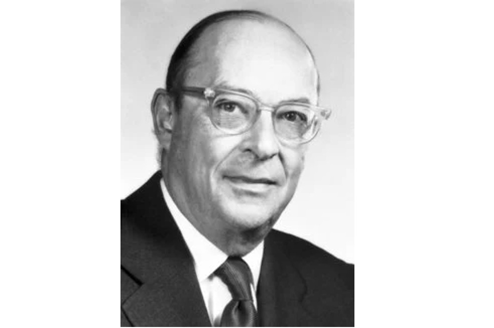 John Bardeen, físico estadounidense, ganó dos veces el Premio Nobel de Física, en 1956 y 1972.