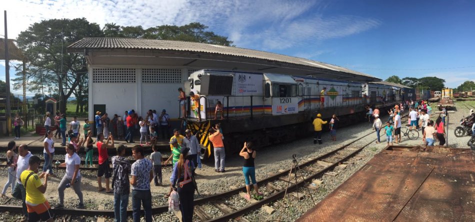 Esta es la imagen del tren cuando pasó por Puerto Berrio, en Antioquia. /Cortesía.