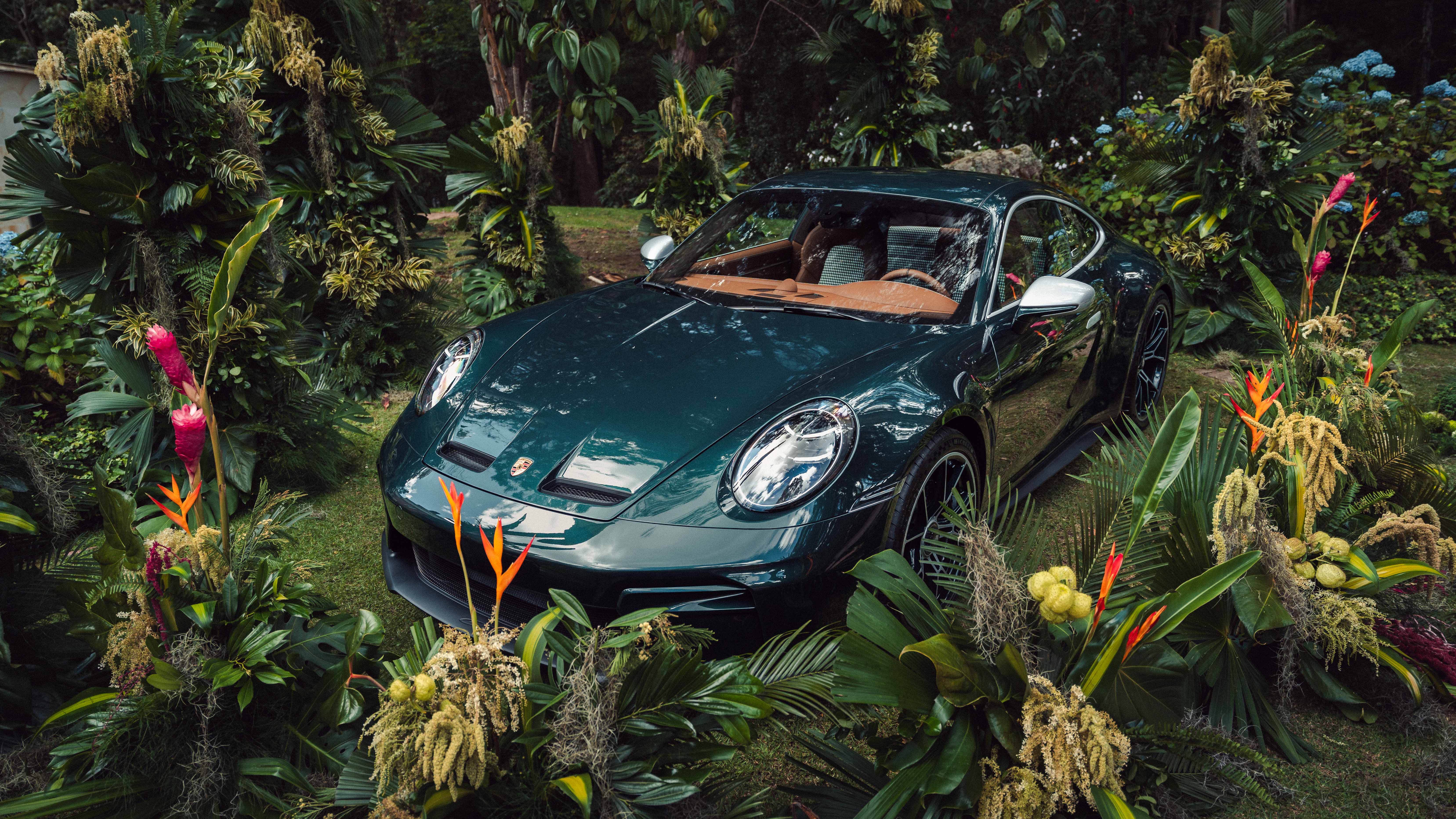 Porsche celebró 30 años en Colombia con un 911 GT3 inspirado en la selva amazónica