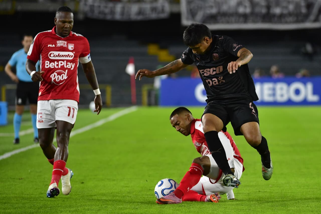 Santa Fe le ganó 2-1 a Platense y sigue con chances de clasificar en la Copa Libertadores.