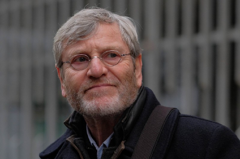 Tchéky Karyo le sigue los pasos al detective Baptiste