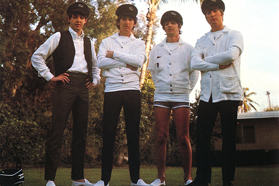 The Beatles:  en 1965, La reina Isabel II nombró a John Lennon, Paul McCartney, George Harrison y Ringo Starr, integrantes de la banda británica, como miembros de la Orden del Imperio Británico (MBE).