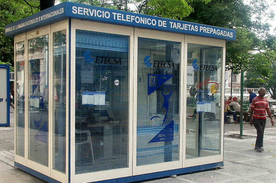 Cuba amplía acceso público a internet pero descarta uso masivo