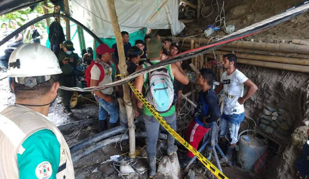 Siguen esfuerzos para rescatar 11 mineros atrapados en excavación en Neira, Caldas