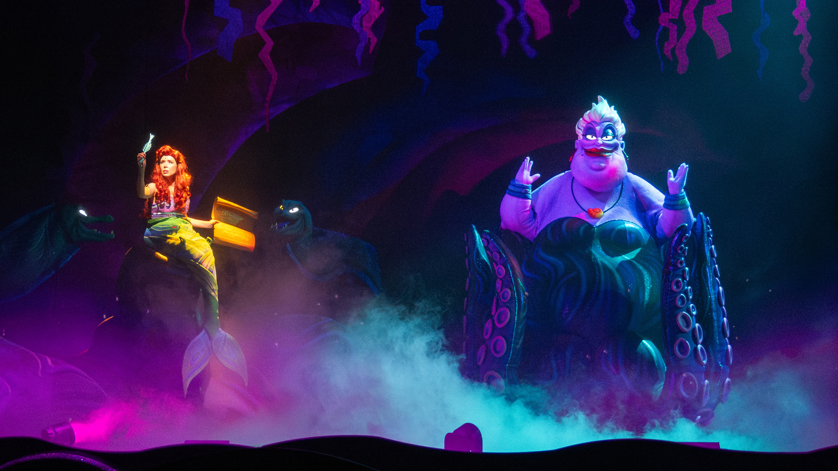 Este espectáculo reimaginado transporta a los visitantes al mundo de Ariel como nunca antes.