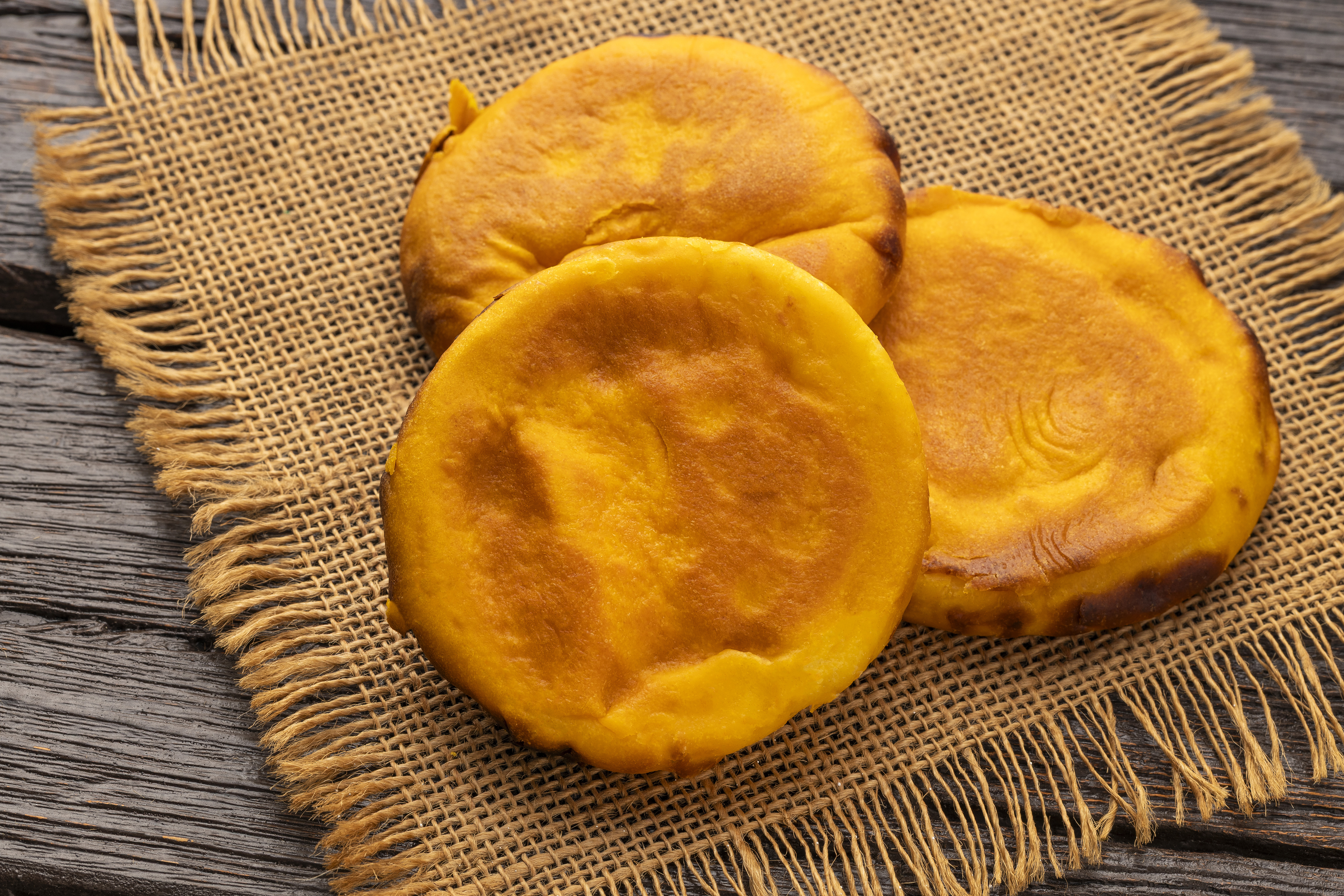 ¿Te gusta la zanahoria? Arepas con este vegetal rellenas de queso